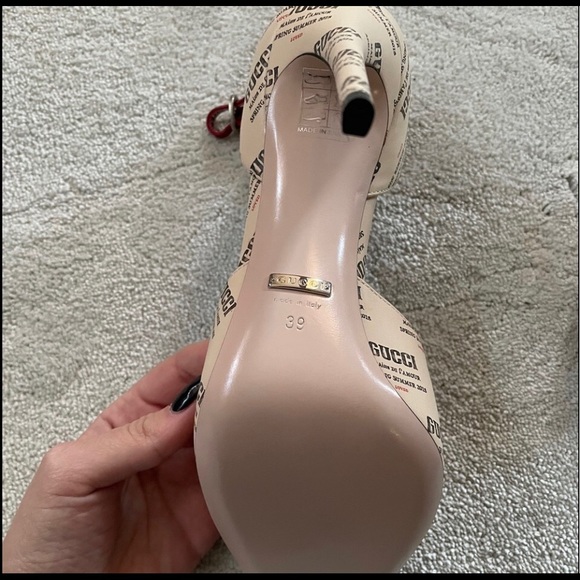 Gucci Apollo Invite Logo Stamp Heels - Picture 3 of 6